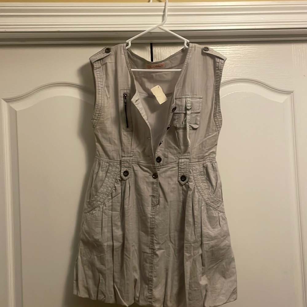Short gray dress with pockets